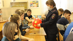 Алексеевский отдел ГИБДД провёл занятие для студентов агротехникума