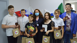 Алексеевские полицейские выдали школьникам паспорта