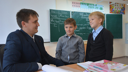 Молодой учитель начал преподавать в Расховецкой школе Красненского района