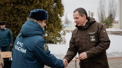 Вячеслав Гладков вручил ключи от 11 специализированных автомобилей сотрудникам МЧС