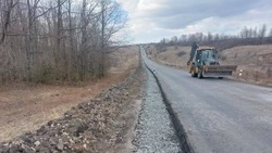 Дорожники начнут укладывать верхний слой асфальта на автодороге Красное-Польниково