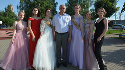 Шесть красненских выпускниц получат медали «За особые успехи в учении»