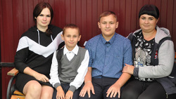 Многодетная семья из Красного Алексеевского горокруга отметит 20-летие супружеской жизни