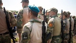 Вячеслав Гладков: бойцы самообороны получили 1900 комплектов летней формы