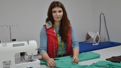 «От стежка до готового изделия»: как жительница Алексеевки открыла швейную мастерскую