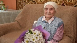 Первые лица района поздравили красненскую долгожительницу со 100-летием