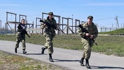 Курсанты белгородских патриотических клубов совершили забег с полной амуницией