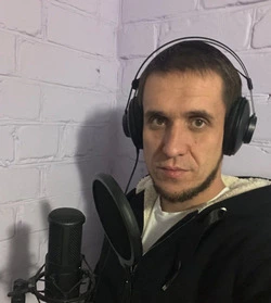 Играй, музыкант… Как алексеевец радует своим голосом земляков