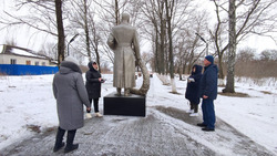 Красненские единороссы посетили два памятных места района