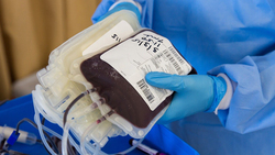 Медики выпустили 600 доз плазмы с антителами к коронавирусу в белгородском Центре крови