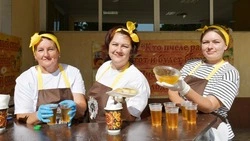 И весело, и вкусно. Красненцы провели праздник мёда