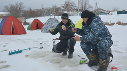 Красненские любители рыбной ловли встретились на зимних соревнованиях