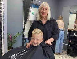 Хозяйка стрижек модных. Как мастер делает алексеевцев красивыми