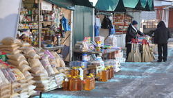 Алексеевцы оживили торговлю на местной Ярмарке-рынке с приходом весны