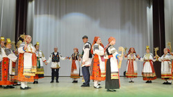 Алексеевский фольклорный театр «Порушка» показал спектакль для студентов местных учебных заведений